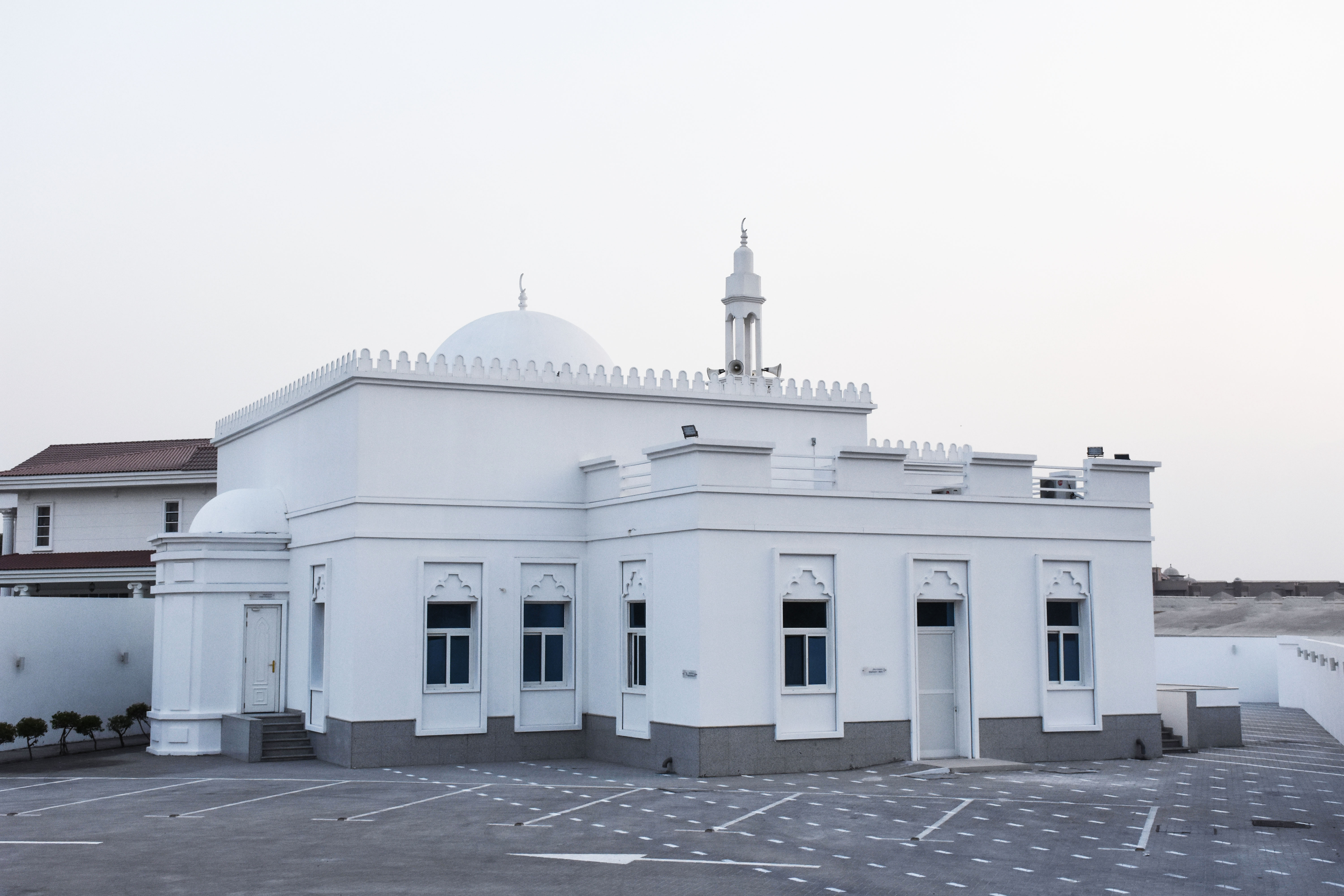الشؤون الإسلامية بالشارقة تفتتح مسجد مالك بن دينار