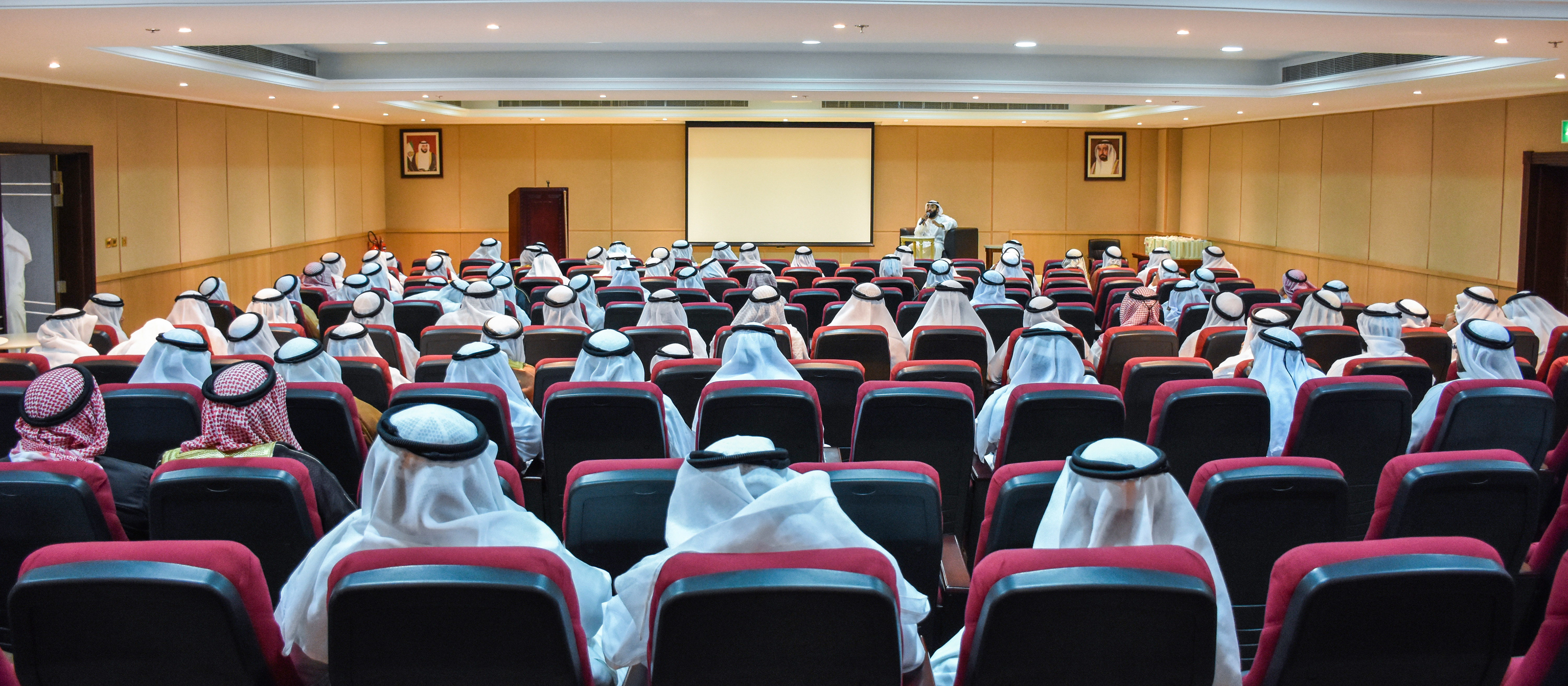 الشؤون الإسلامية بالشارقة تنظم ورشة في "فن الإلقاء والخطابة"